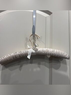 2 padded hangers in off white unbranded